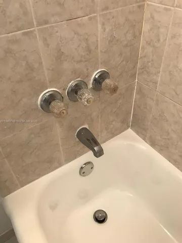 $1,700 | 1610 Northwest N River Drive, Unit 305, Miami, FL 33125