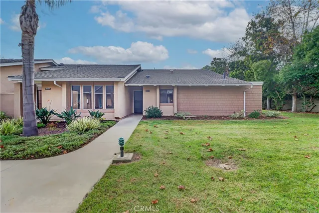 $899,900 | 8566 Sierra Circle, Unit 911D, Huntington Beach, CA 92646