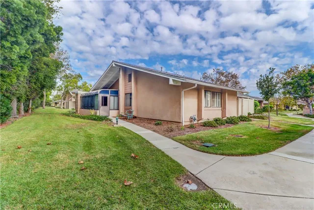 $899,900 | 8566 Sierra Circle, Unit 911D, Huntington Beach, CA 92646