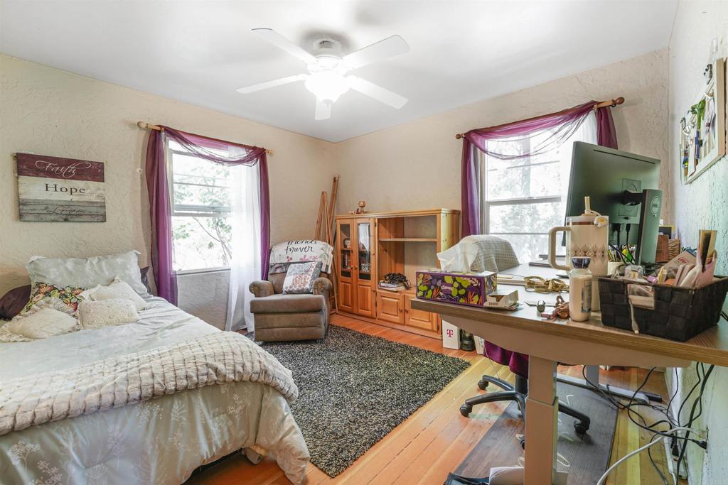 29012 Oak Lane Pine Valley, CA 91962 - Photo 22 of 38 a bedroom with a bed a dresser next to a window