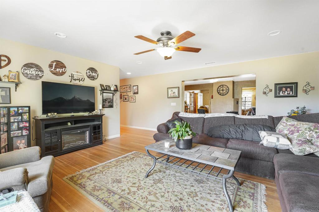 29012 Oak Lane Pine Valley, CA 91962 - Photo 34 of 38 a living room with furniture and a flat screen tv