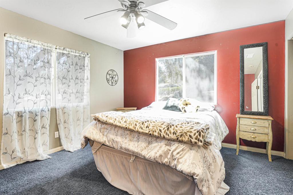 29012 Oak Lane Pine Valley, CA 91962 - Photo 7 of 38 a bedroom with a bed and a window