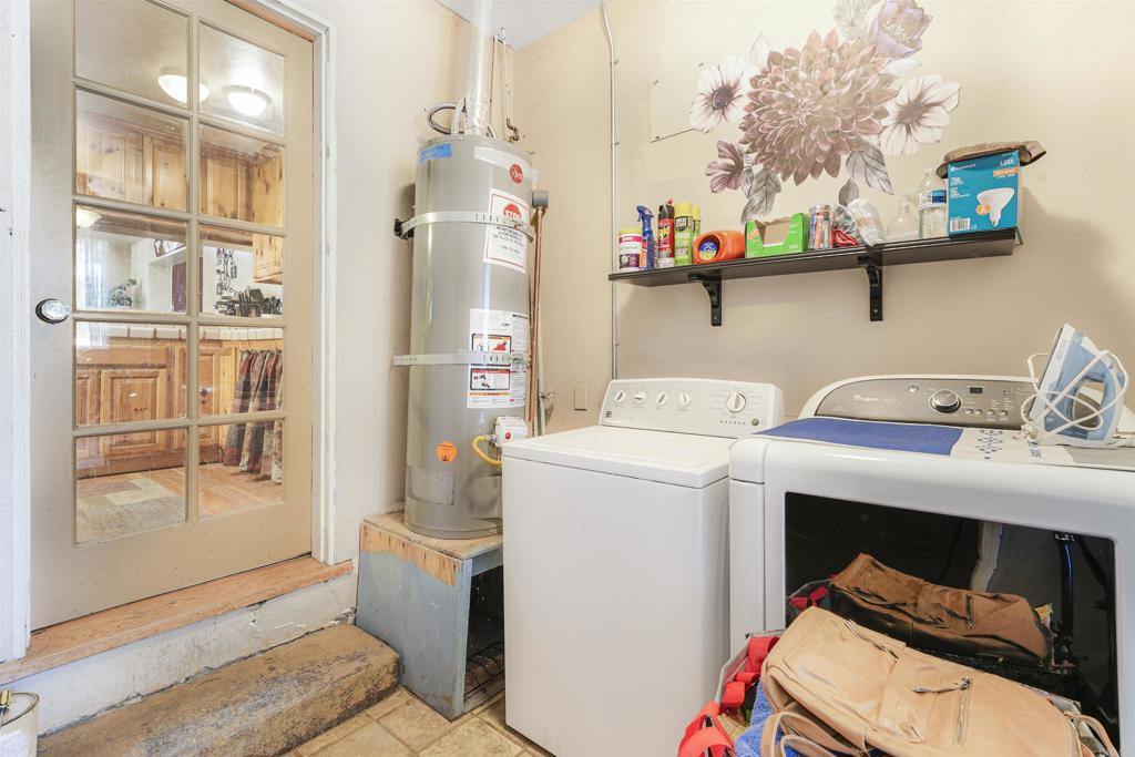 29012 Oak Lane Pine Valley, CA 91962 - Photo 10 of 38 a utility room with dryer and washer