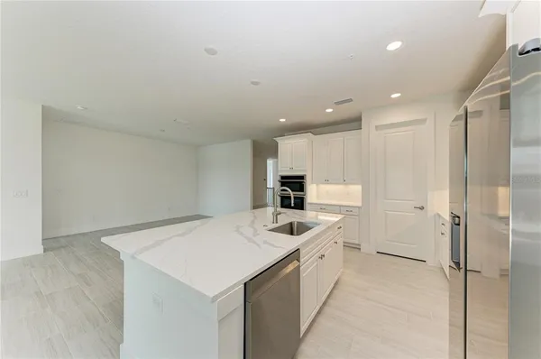 $4,000 | 10016 Rembrandt Terrace, Unit 202, Bradenton, FL 34212