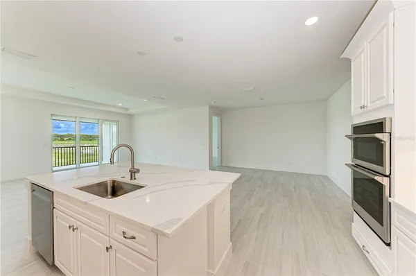 $4,000 | 10016 Rembrandt Terrace, Unit 202, Bradenton, FL 34212