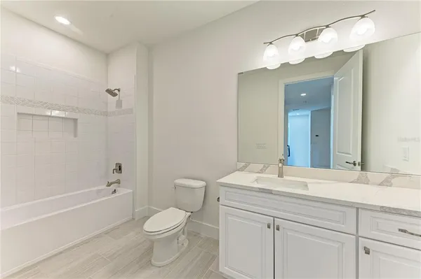 $4,000 | 10016 Rembrandt Terrace, Unit 202, Bradenton, FL 34212