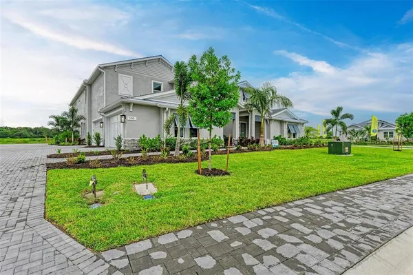 $4,000 | 10016 Rembrandt Terrace, Unit 202, Bradenton, FL 34212