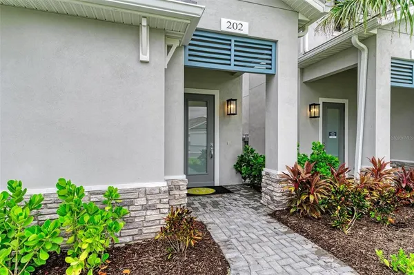 $4,000 | 10016 Rembrandt Terrace, Unit 202, Bradenton, FL 34212