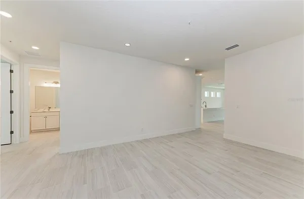 $4,000 | 10016 Rembrandt Terrace, Unit 202, Bradenton, FL 34212