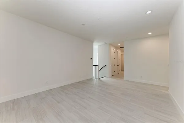 $4,000 | 10016 Rembrandt Terrace, Unit 202, Bradenton, FL 34212