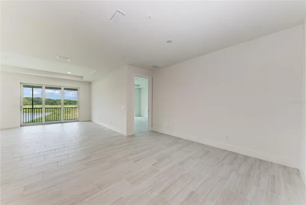 $4,000 | 10016 Rembrandt Terrace, Unit 202, Bradenton, FL 34212