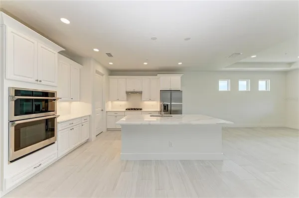 $4,000 | 10016 Rembrandt Terrace, Unit 202, Bradenton, FL 34212