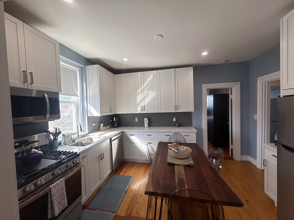 137-3 Walnut Street, Unit FURNISHED Brookline, MA 02445 - Photo 2 of 5