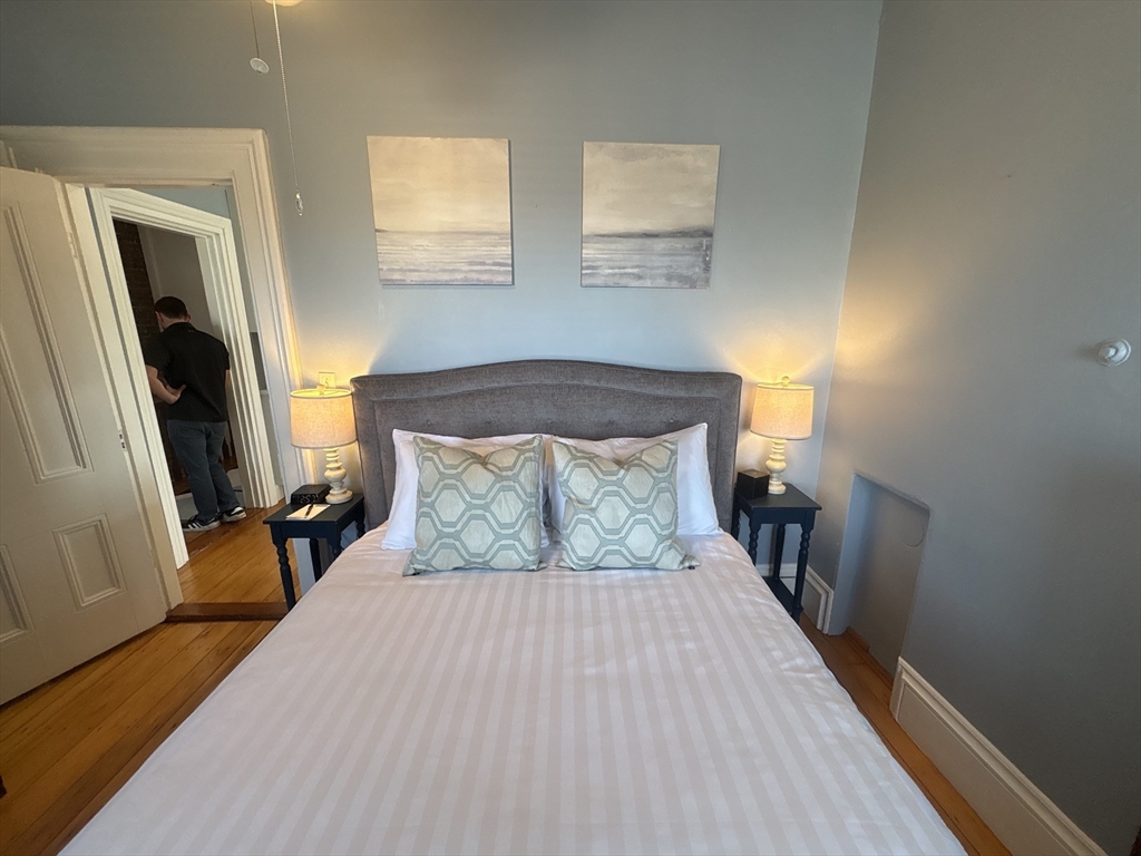 137-3 Walnut Street, Unit FURNISHED Brookline, MA 02445 - Photo 3 of 5