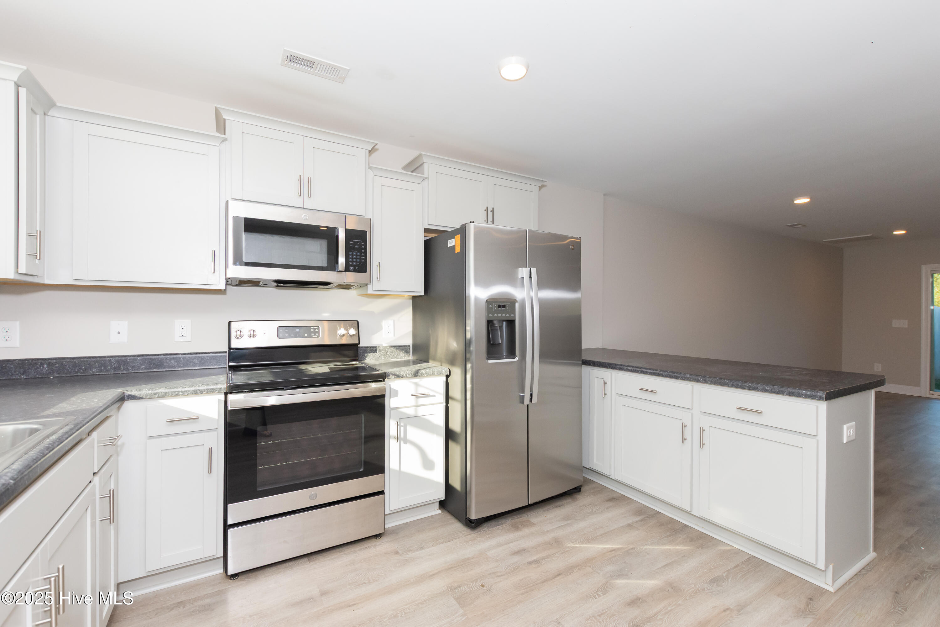 132 Smallwood Road Hubert, NC 28539 - Photo 2 of 29 132 Smallwood Rd-08