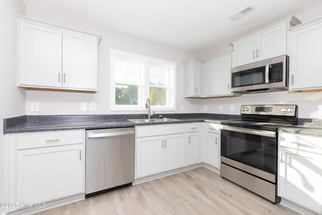 $1,400 | 132 Smallwood Road, Hubert, NC 28539