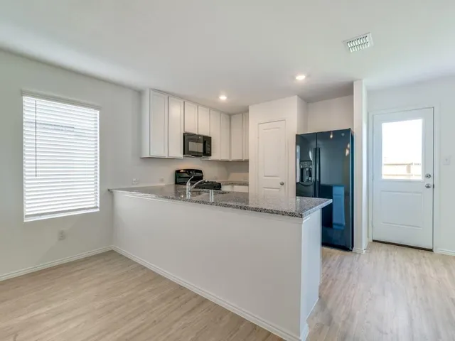 $1,800 | 1511 Falconry Court, Forney, TX 75126