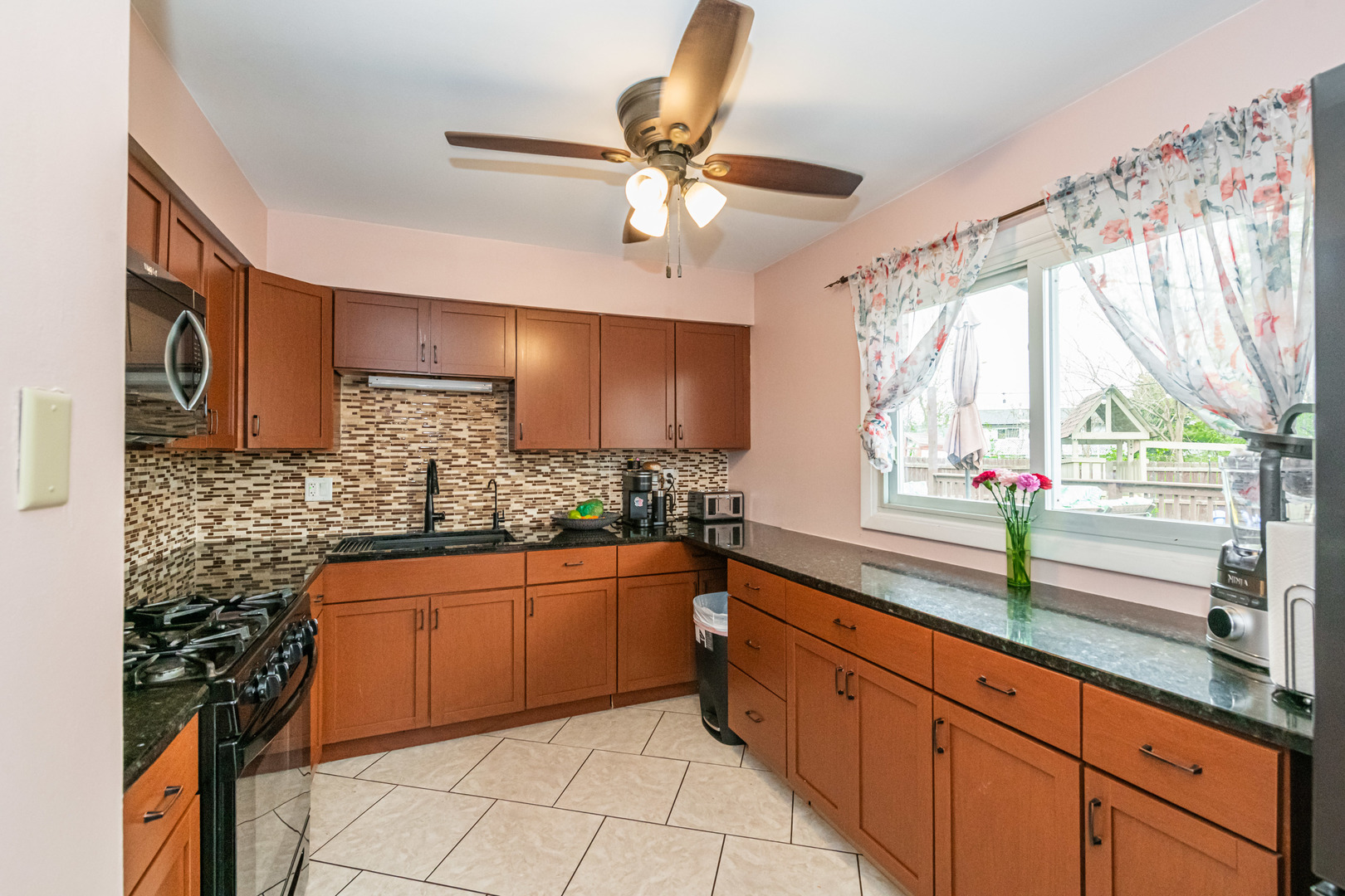 810 Oakton Avenue Romeoville, IL 60446 - Photo 9 of 20