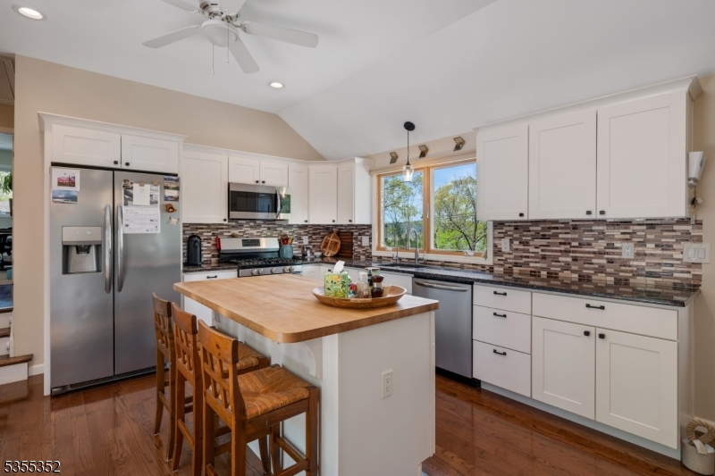 10 Lakeview Road Hopatcong, NJ 07843 - Photo 11 of 24