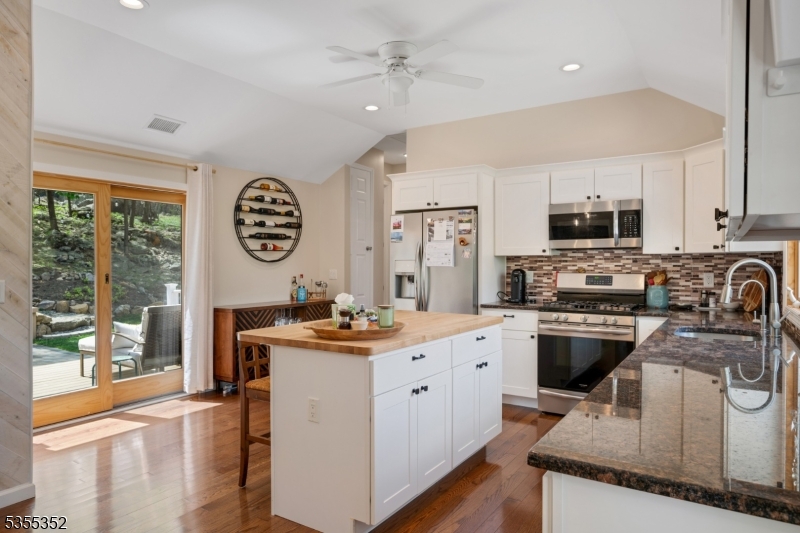 10 Lakeview Road Hopatcong, NJ 07843 - Photo 8 of 24