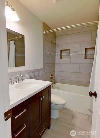 $270,000 | 3935 Northwest Fairway Lane, Unit 2E, Bremerton, WA 98312