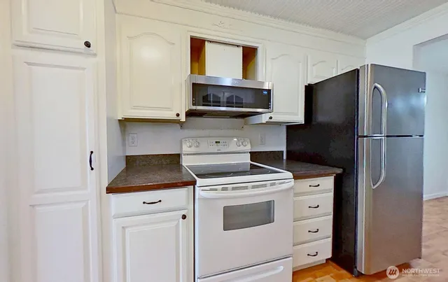 $270,000 | 3935 Northwest Fairway Lane, Unit 2E, Bremerton, WA 98312