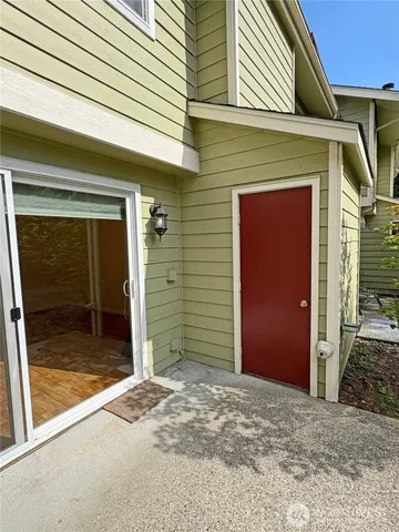 $270,000 | 3935 Northwest Fairway Lane, Unit 2E, Bremerton, WA 98312