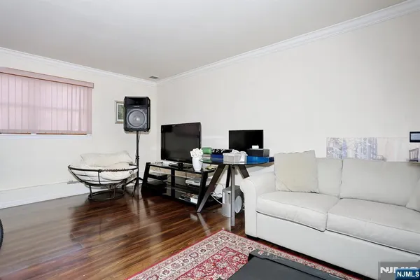 $4,600 | 173 Willowdale Avenue, Montclair, NJ 07042