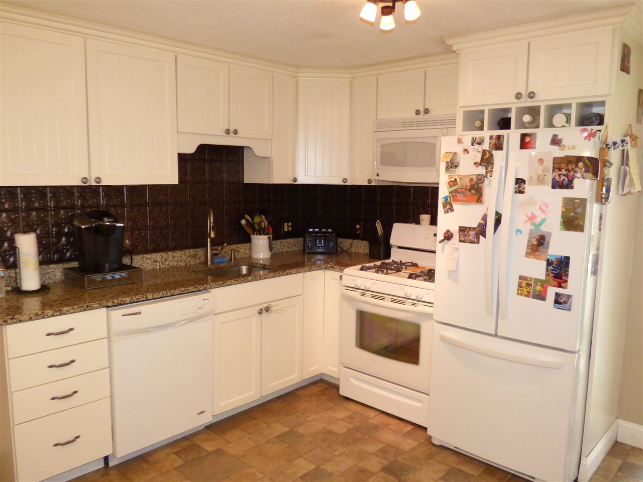 26 Cambridge Road Nashua, NH 03062 - Photo 13 of 40
