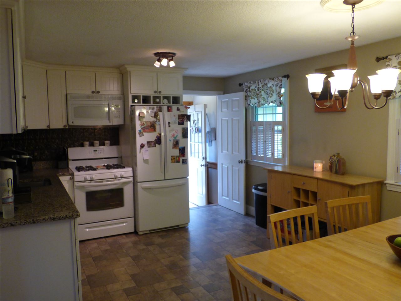 26 Cambridge Road Nashua, NH 03062 - Photo 14 of 40