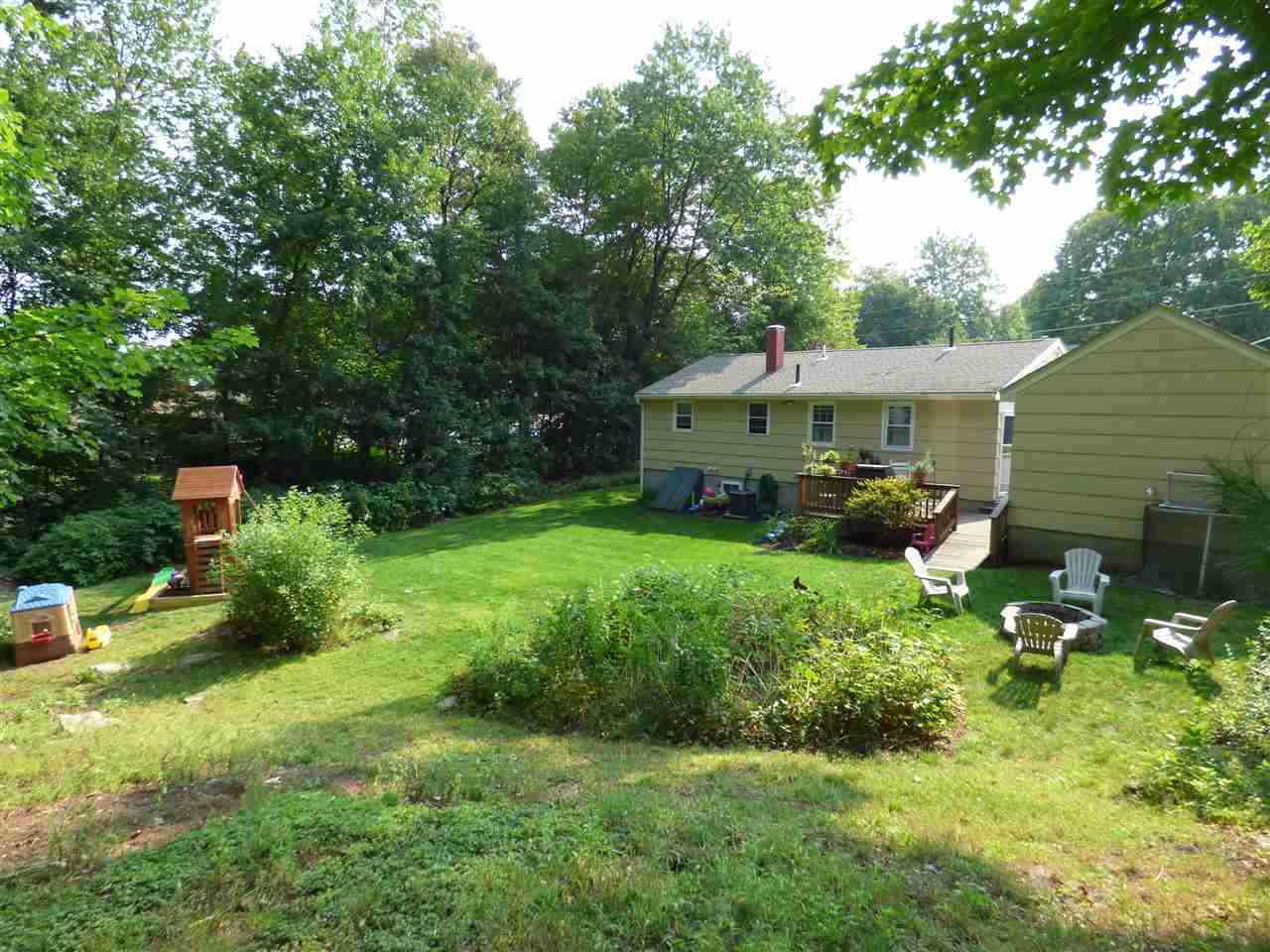 26 Cambridge Road Nashua, NH 03062 - Photo 5 of 40