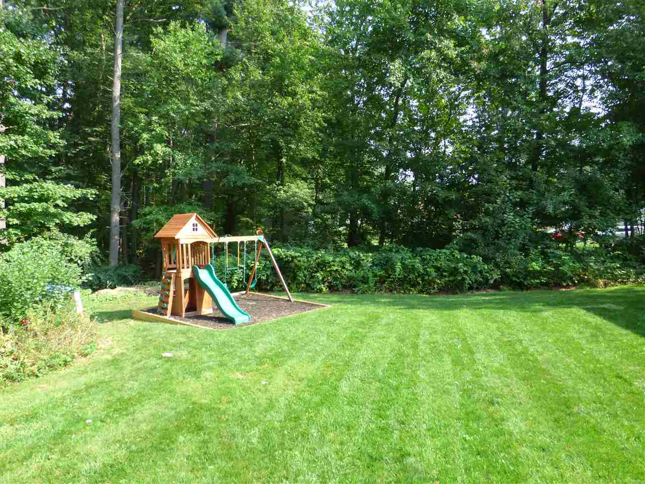 26 Cambridge Road Nashua, NH 03062 - Photo 10 of 40