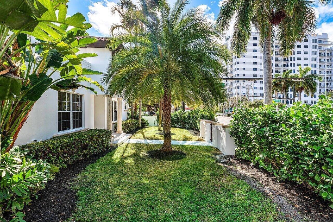 200 Northeast 2nd Street Boca Raton, FL 33432 - Photo 33 of 42 Side Yard