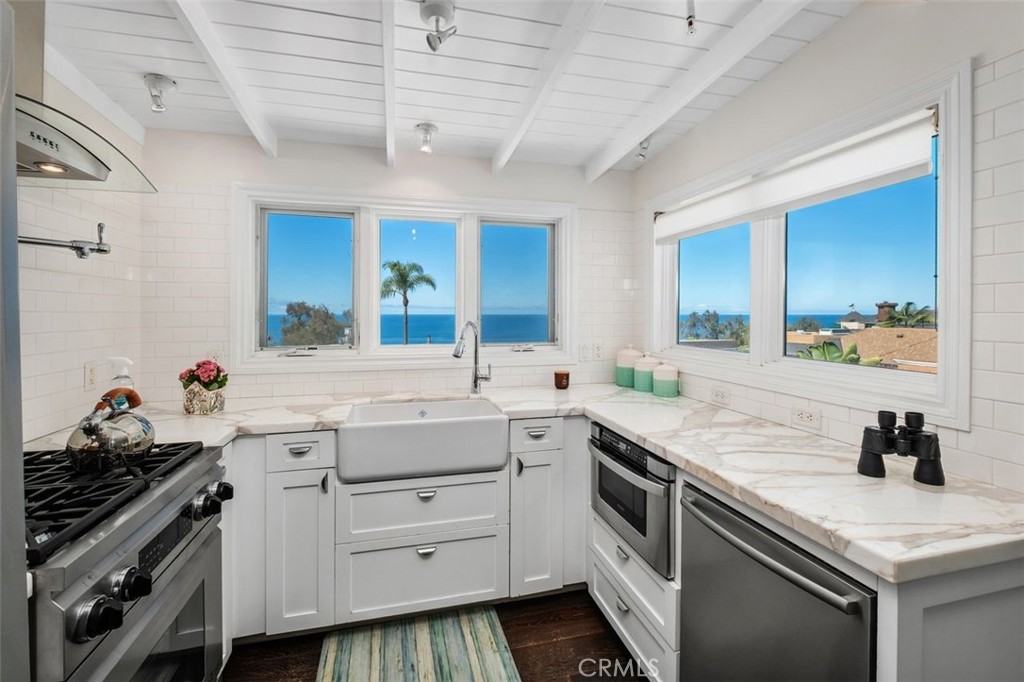 263 Upland Road Laguna Beach, CA 92651 - Photo 21 of 56 Kitchen