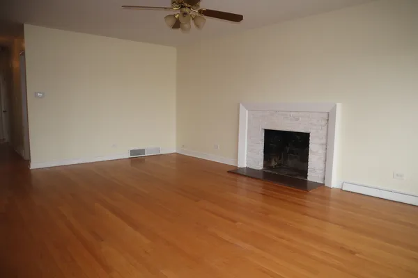 $2,900 | 3112 West 101st Place, Evergreen Park, IL 60805