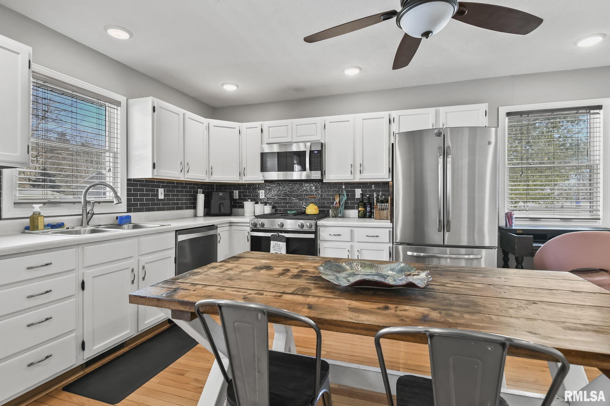 23442 Clemens Road Athens, IL 62613 - Photo 8 of 29 Gallery Image 8
