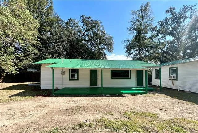 $1,100 | 1009 Wilkinson Street, Mandeville, LA 70448