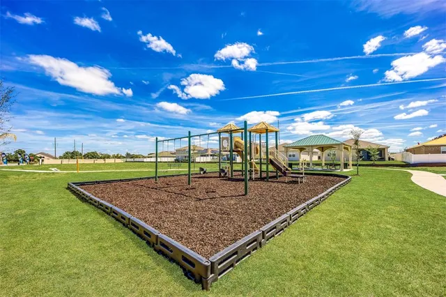 $227,900 | 696 Poppy Lane, Dundee, FL 33838