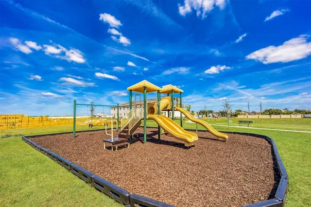 $227,900 | 696 Poppy Lane, Dundee, FL 33838