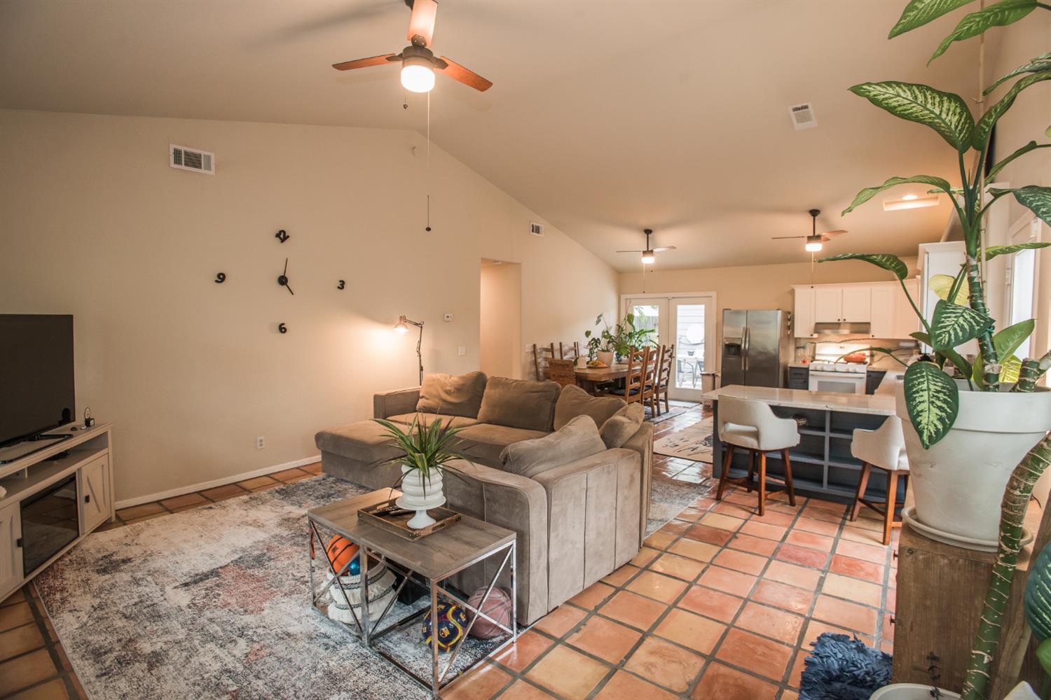 3213 Candace Street Carmichael, CA 95608 - Photo 7 of 57