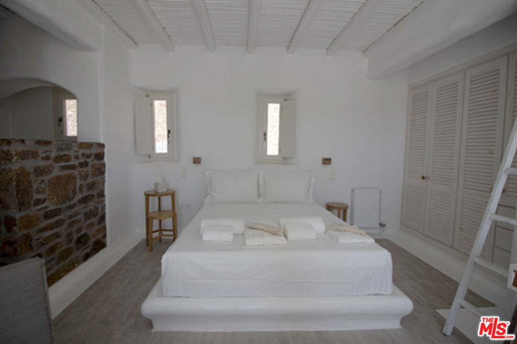0 East Mykonos Greece undefined, undefined 0 - Photo 17 of 48 a spacious bedroom with a bed and a fireplace