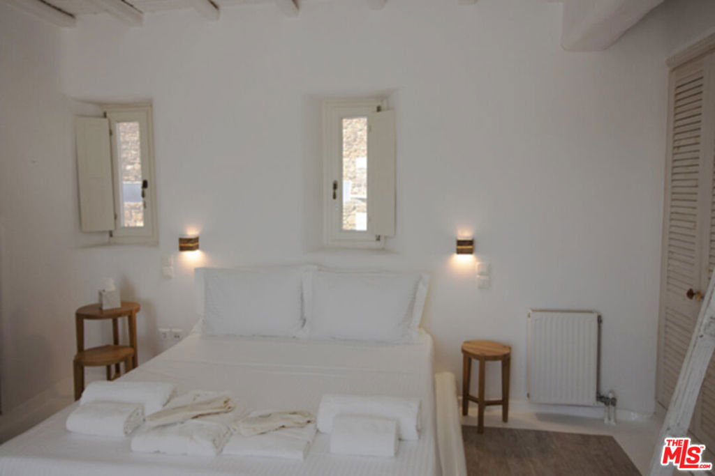 0 East Mykonos Greece undefined, undefined 0 - Photo 25 of 48 a bathroom with a bathtub