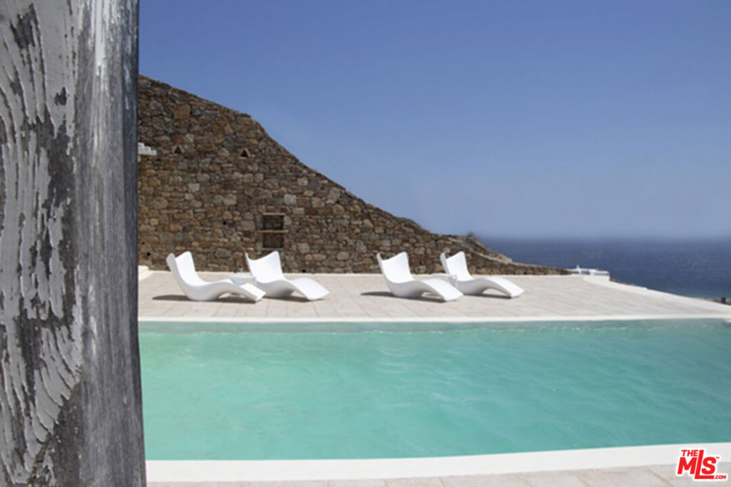 0 East Mykonos Greece undefined, undefined 0 - Photo 3 of 48 a white house with a yard and sitting space