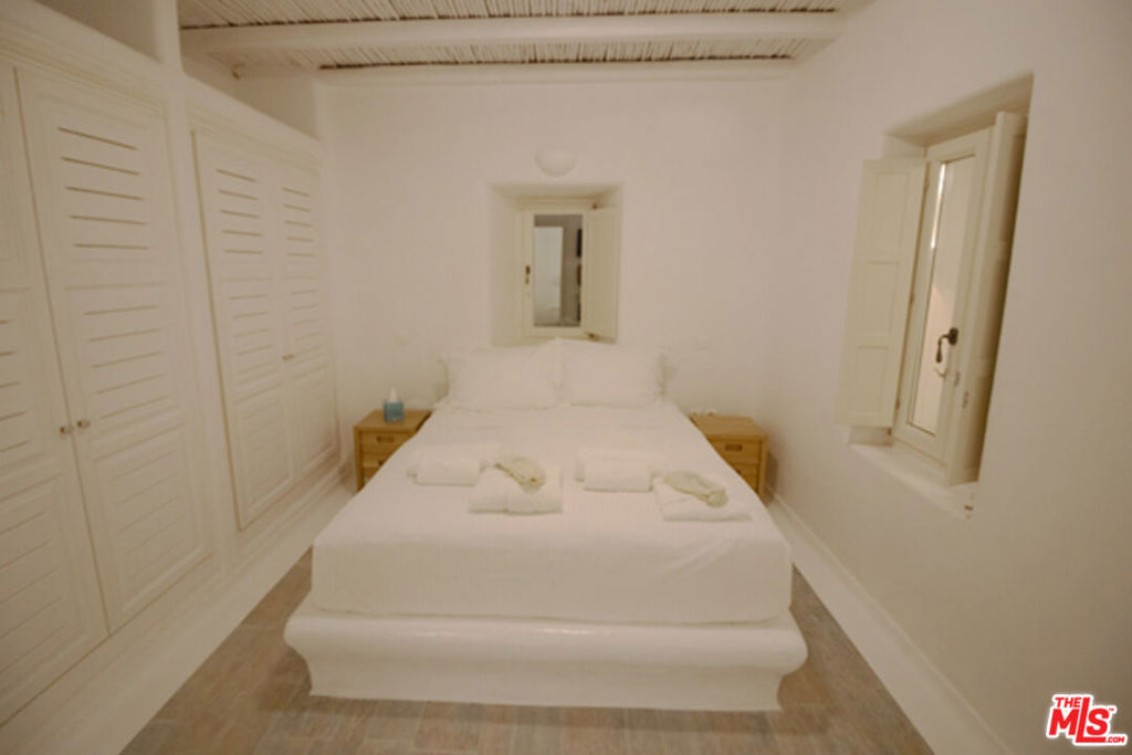 0 East Mykonos Greece undefined, undefined 0 - Photo 44 of 48 a bathroom with a bathtub