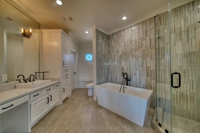 a view of a lake with houses