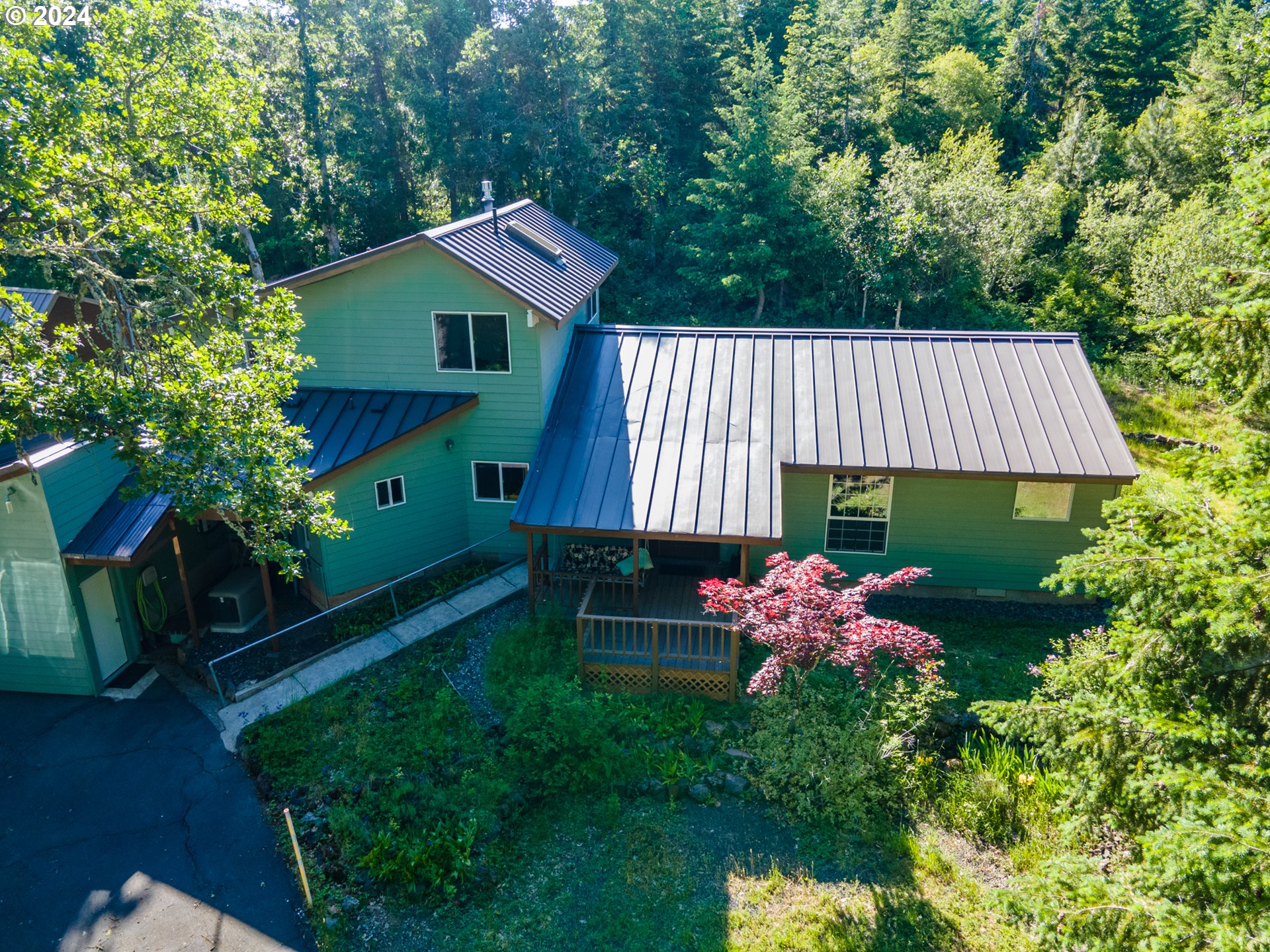 725 Snowden Road White Salmon, WA 98672 - Photo 1 of 31 Gallery Image 1