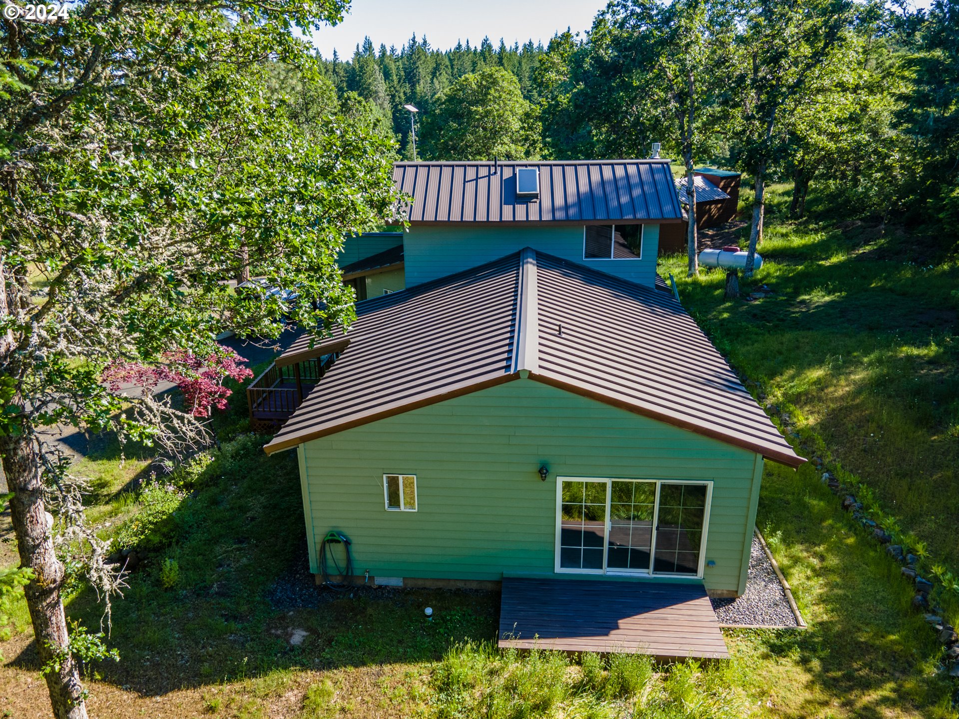 725 Snowden Road White Salmon, WA 98672 - Photo 2 of 31 Gallery Image 2