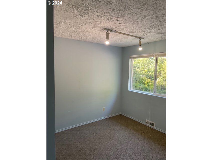 725 Snowden Road White Salmon, WA 98672 - Photo 26 of 31 Gallery Image 26