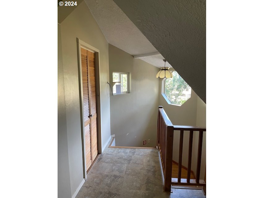 725 Snowden Road White Salmon, WA 98672 - Photo 28 of 31 Gallery Image 28