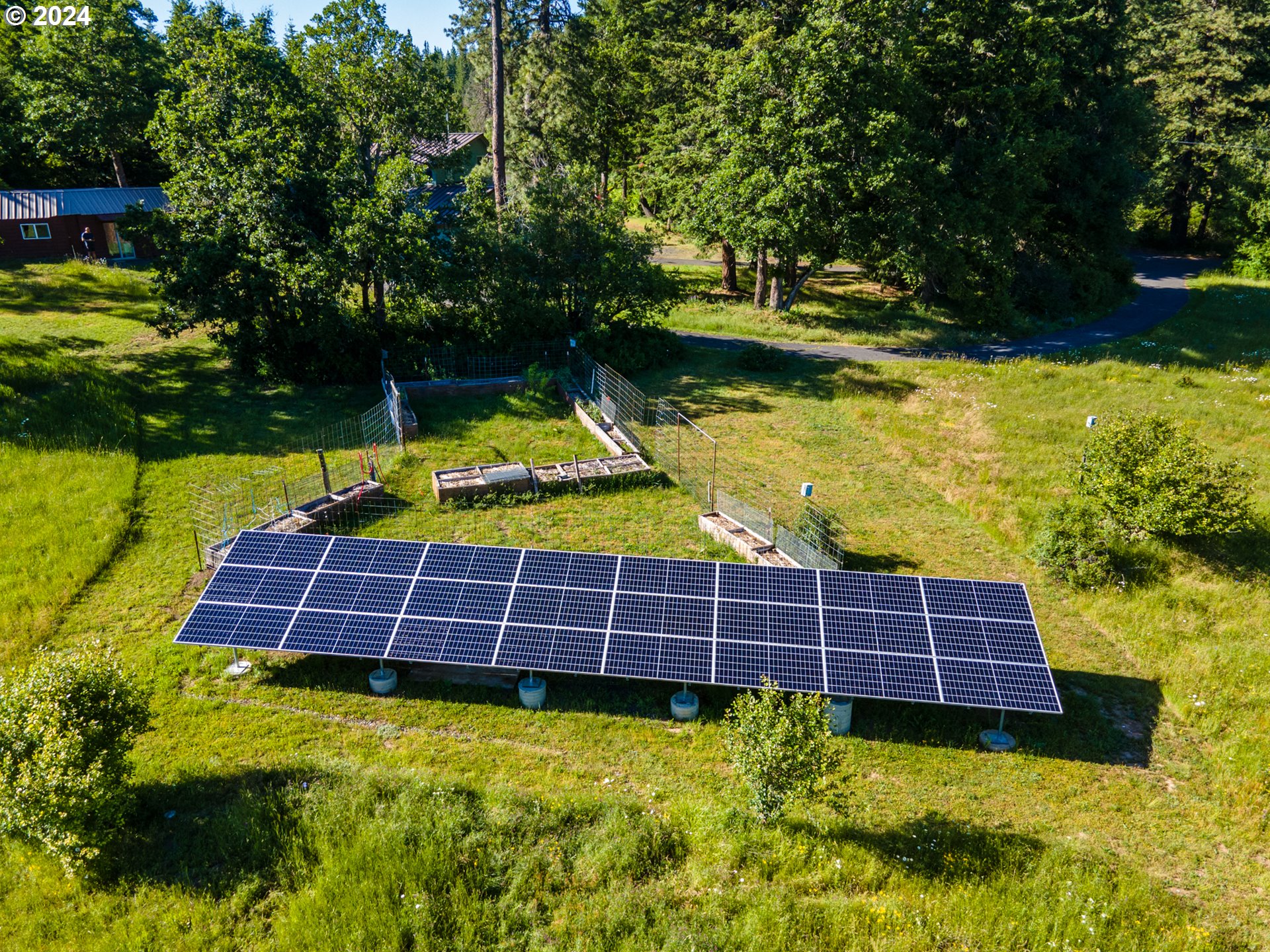 725 Snowden Road White Salmon, WA 98672 - Photo 3 of 31 Gallery Image 3